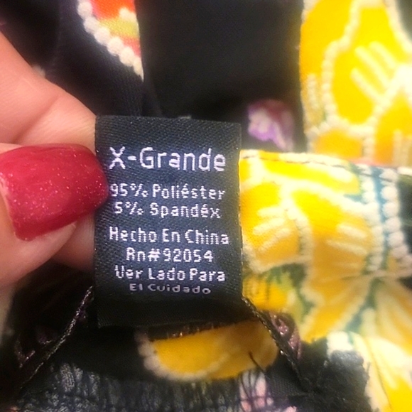 LOVE X DESIGN Black Floral Button Neck Halter, Size: XL - Picture 9 of 11